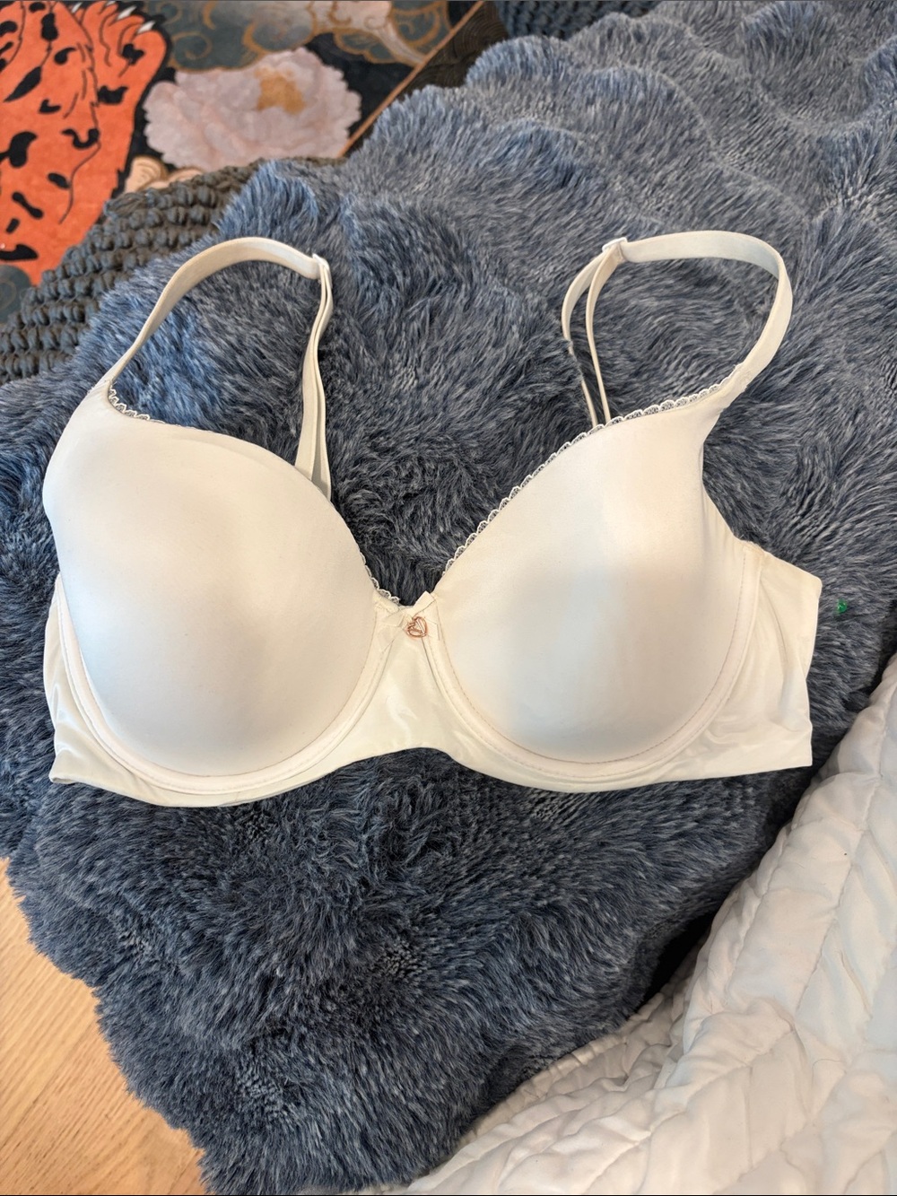 Victoria's Secret Cream Molded T-Shirt Bra